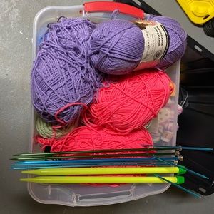 Lots of yarn and sets of knitting sticks